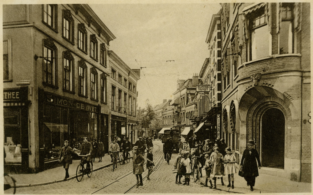 Wol- en manufacturenzaak met woningen