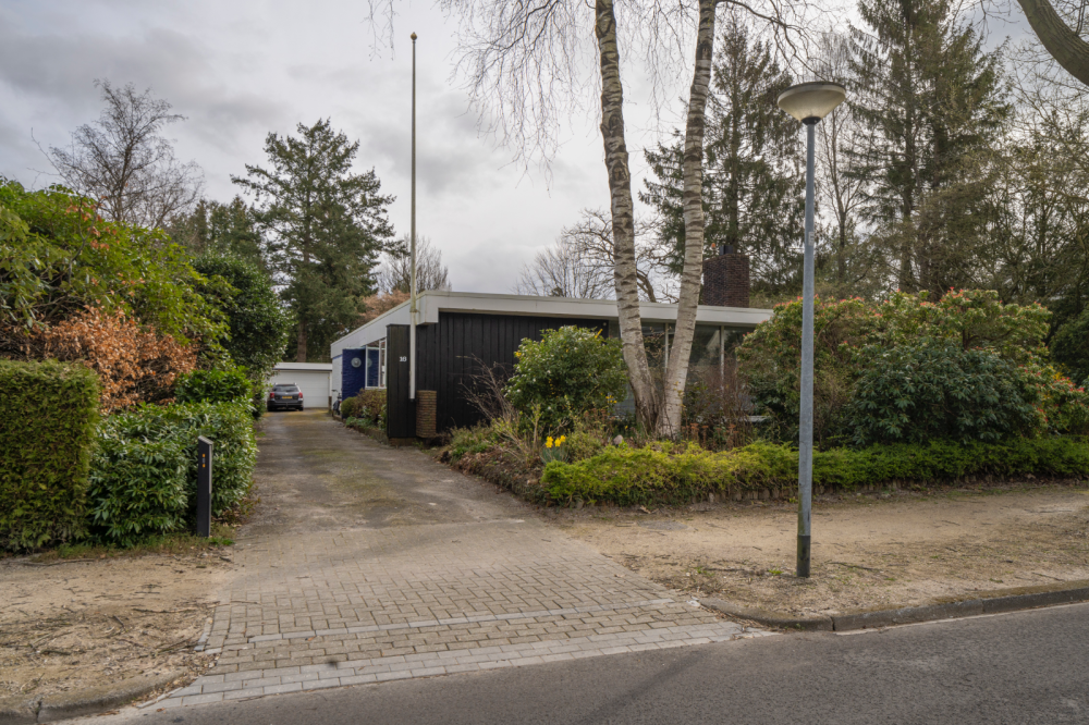 Woonhuis met atelier en garage