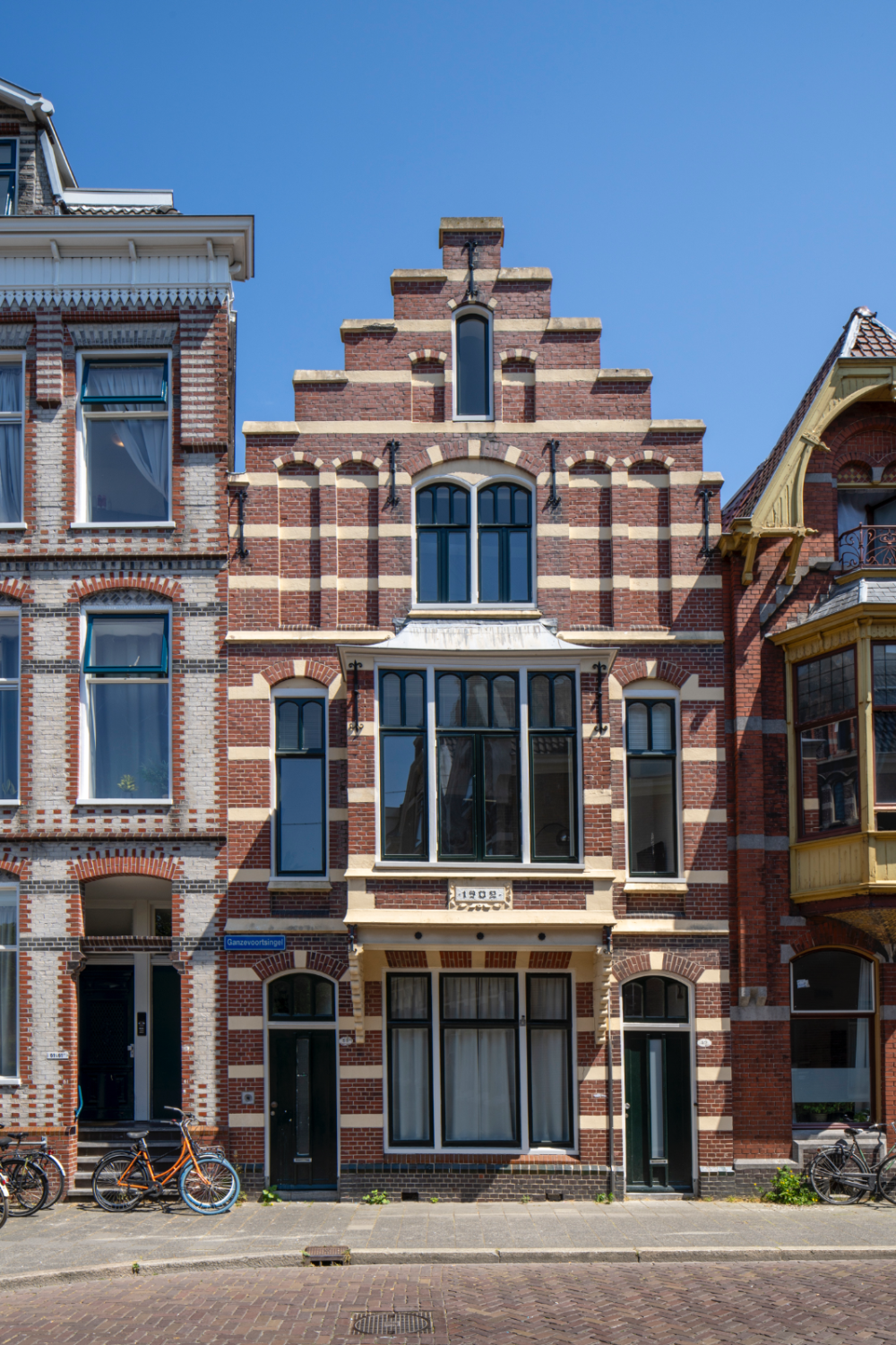 Woonhuis met bovenwoning