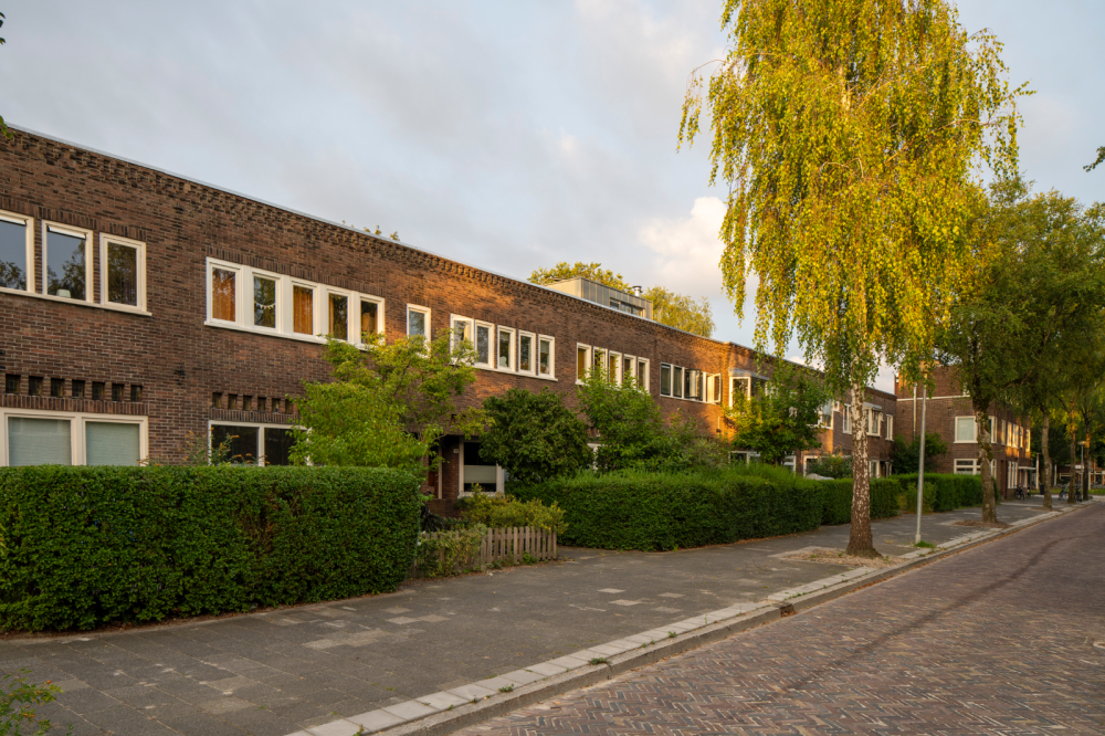 Zes eengezins- en zes tweegezinshuizen