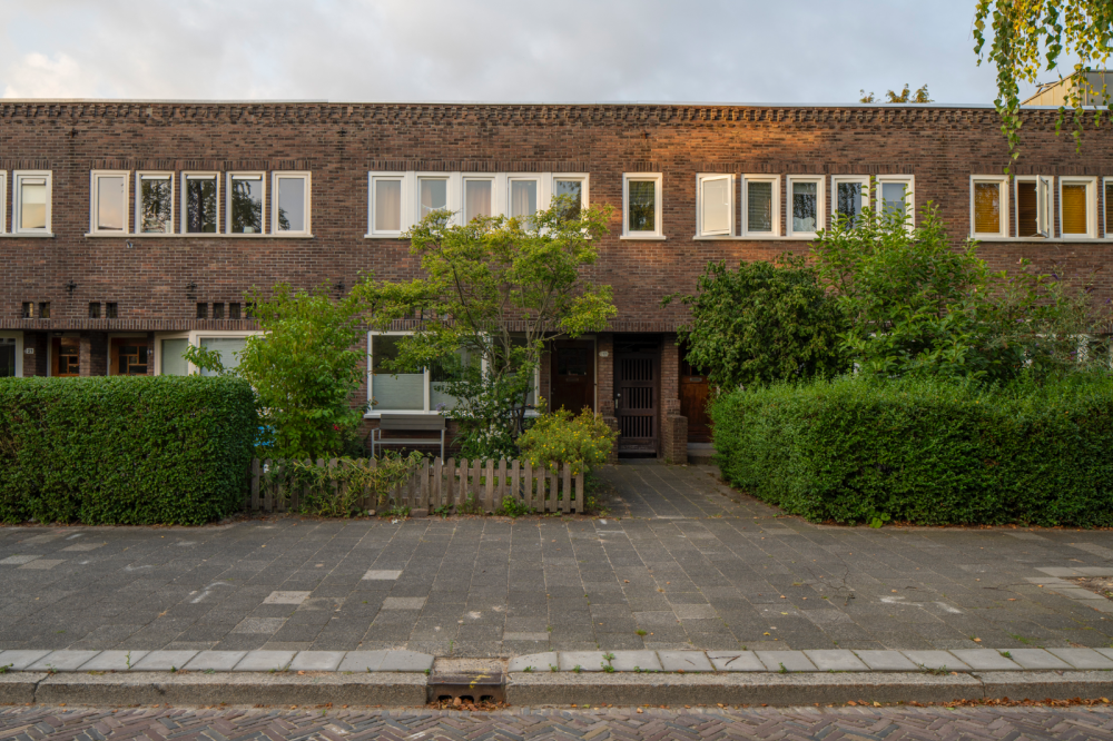Zes eengezins- en zes tweegezinshuizen