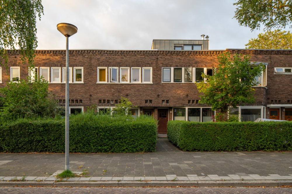 Zes eengezins- en zes tweegezinshuizen