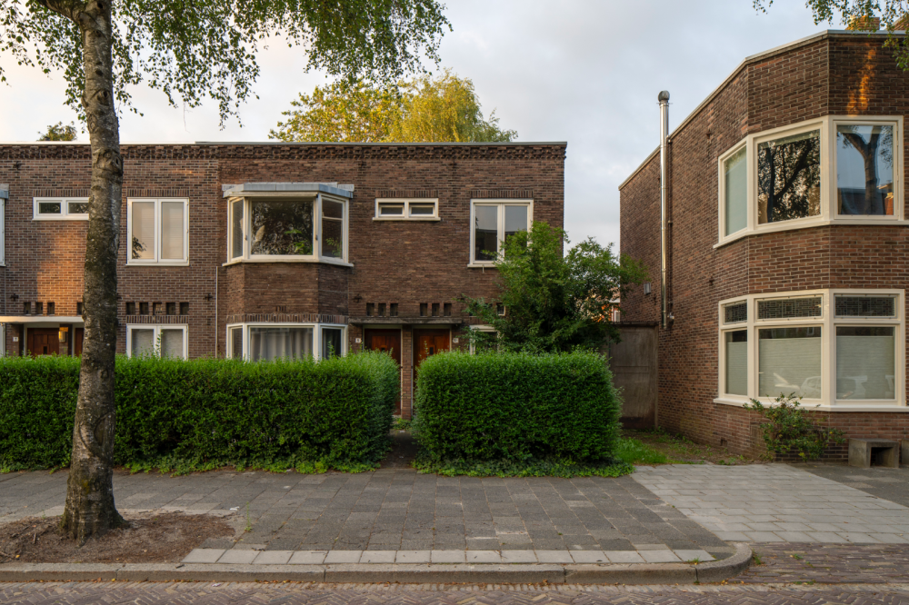 Zes eengezins- en zes tweegezinshuizen
